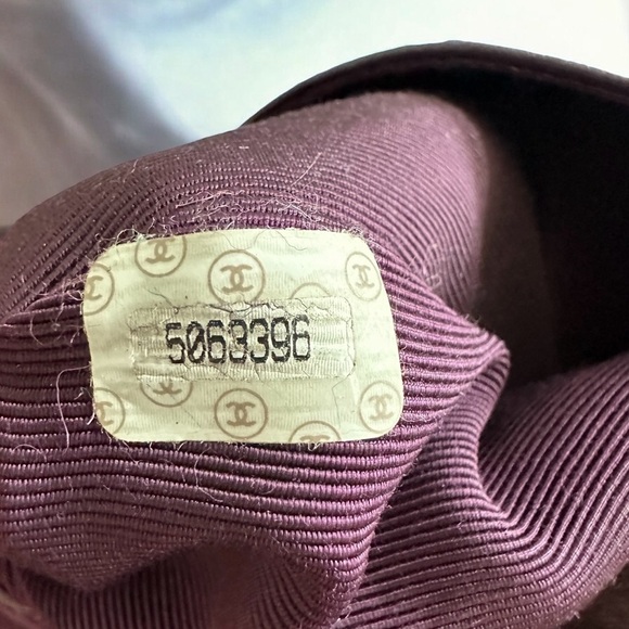 GUC Authentic Chanel 2000s Purple Shearling Mini Logo Bag with Dustbag & Cards - Picture 9 of 16